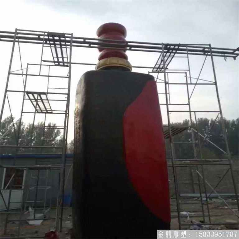 玻璃鋼大型酒瓶雕塑，酒廠仿真酒瓶雕塑定制6
