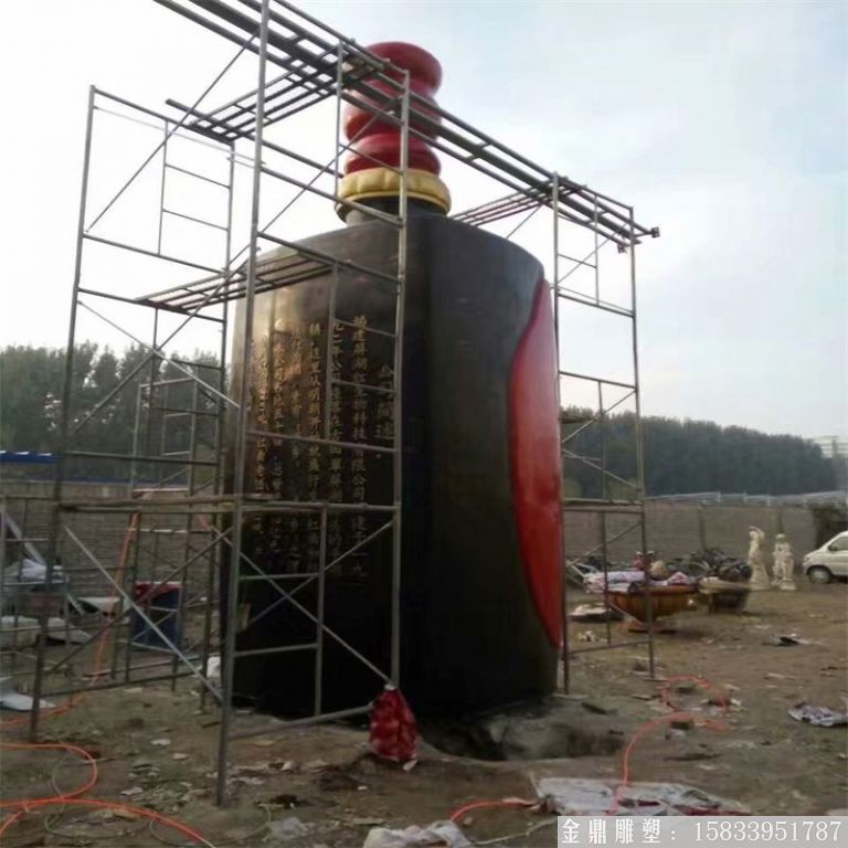 玻璃鋼大型酒瓶雕塑，酒廠仿真酒瓶雕塑定制5