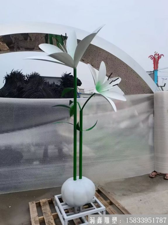 不銹鋼百合花雕塑，仿真花朵雕塑
